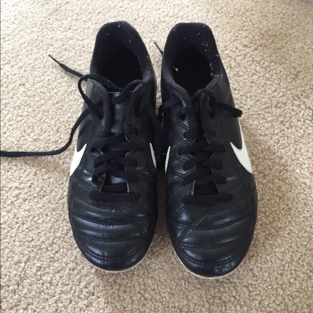Nike soccer shoes. Size 3Y